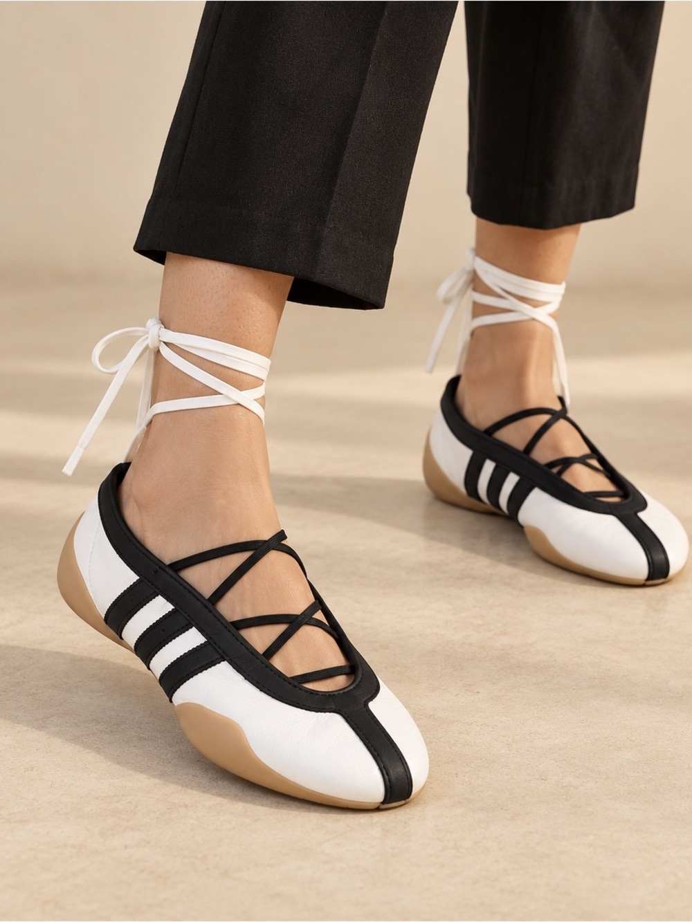 adidas Taekwondo Mei Ballet Shoes JR7030 5 fits 5.5 - Picture 2 of 4